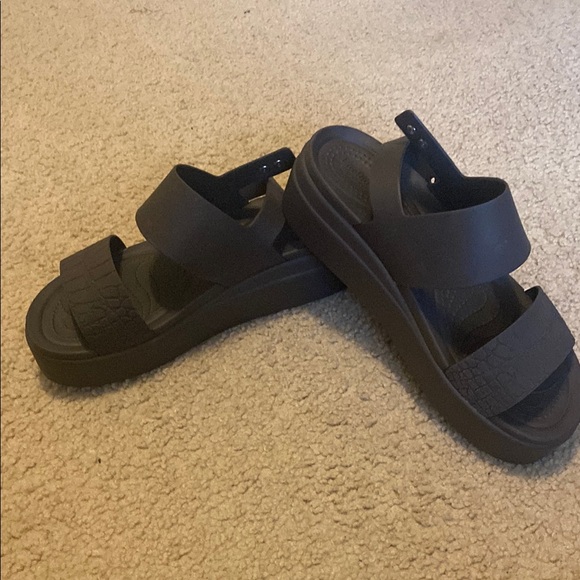 CROCS Black Women's Sandals - Picture 1 of 2